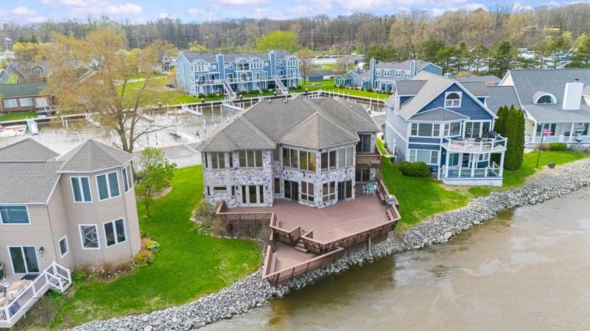 2349 Riverside Pointe Drive, St. Joseph, MI 49085