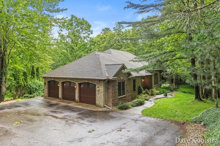5133 Streamside Court NE, Rockford, MI 49341