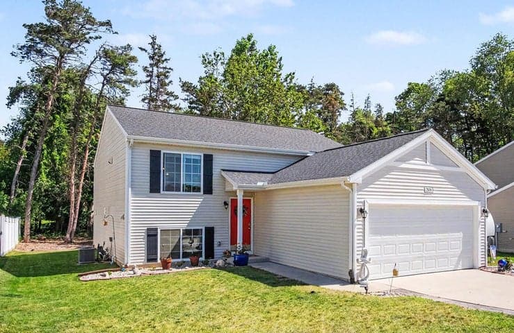 2006 Hillside Drive 8, Greenville, MI 48838