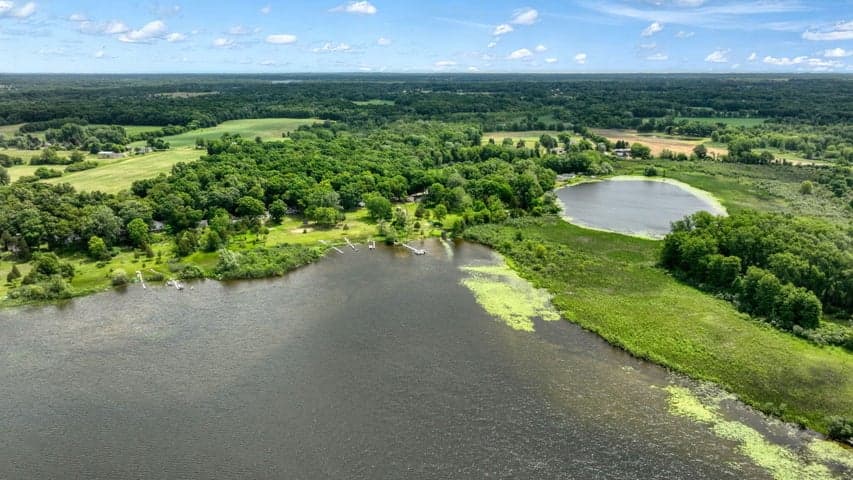 303 Cranberry Lake Road, Jackson, MI 49201
