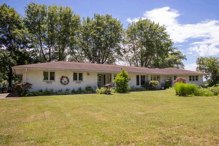 1550 E Y Avenue, Vicksburg, MI 49097