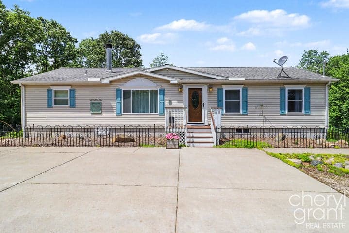4103 170th Avenue, Morley, MI 49336