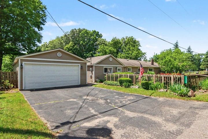 18988 32nd Street, Gobles, MI 49055