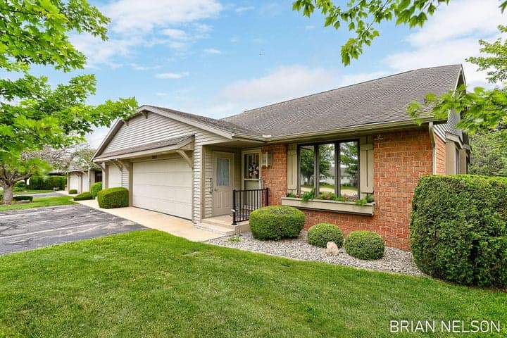 205 Parkside Drive, Zeeland, MI 49464