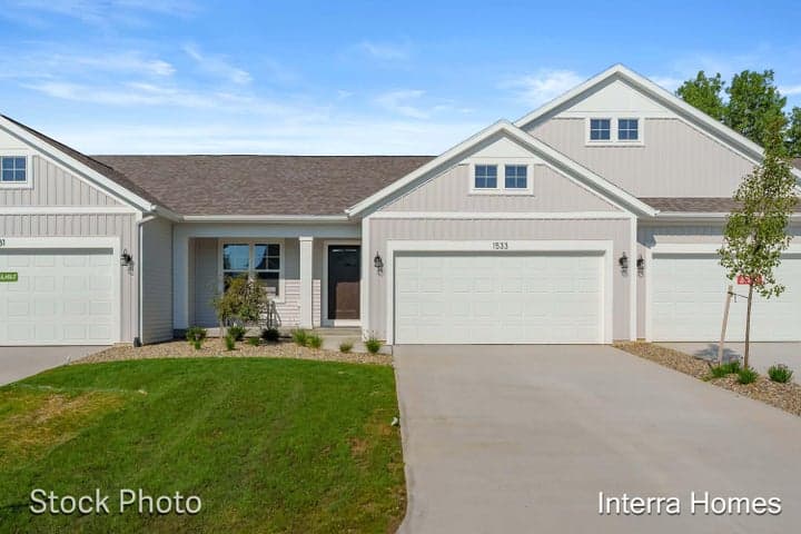 1593 N Village Circle, Kalamazoo, MI 49009
