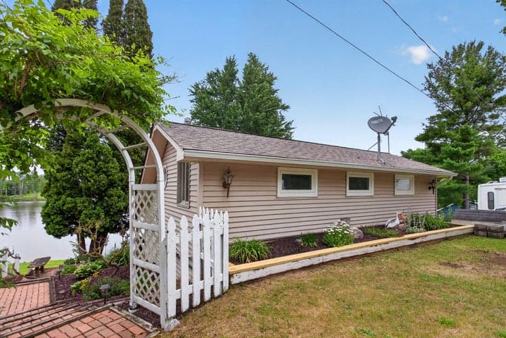 14384 Zimmerman Drive, Hudson, MI 49247