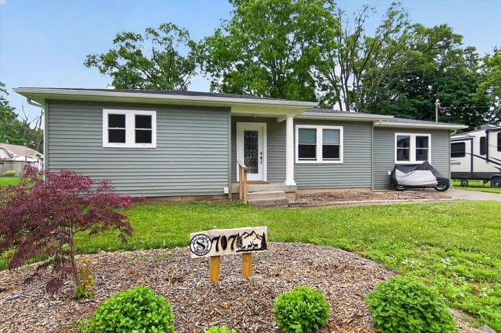 707 Lowell Avenue, Jackson, MI 49202