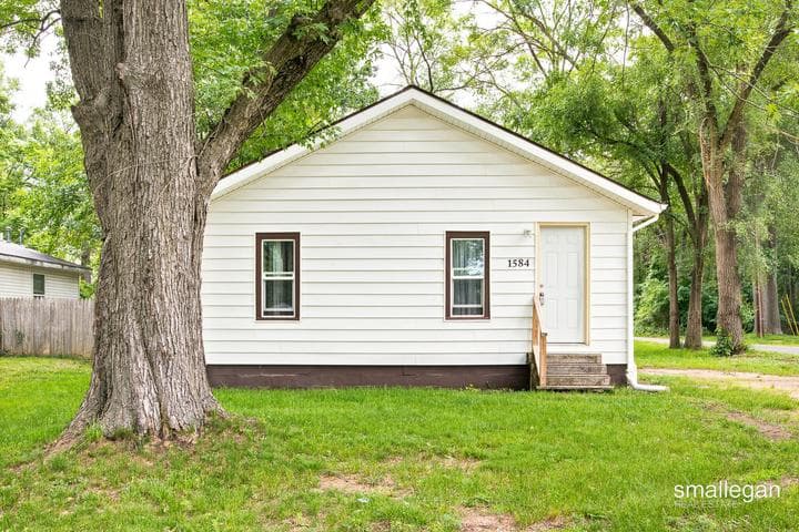 1584 Carlton Street, Muskegon, MI 49442