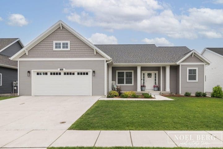 7253 Atwater Drive, Spring Lake, MI 49456