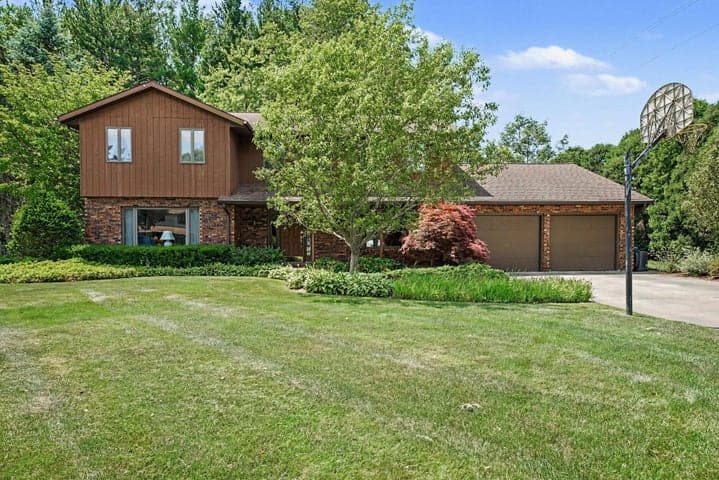 2616 Oakbrook Drive, St. Joseph, MI 49085