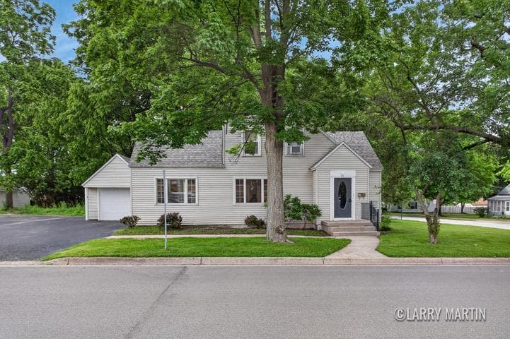 224 S Weaver Avenue, Fremont, MI 49412