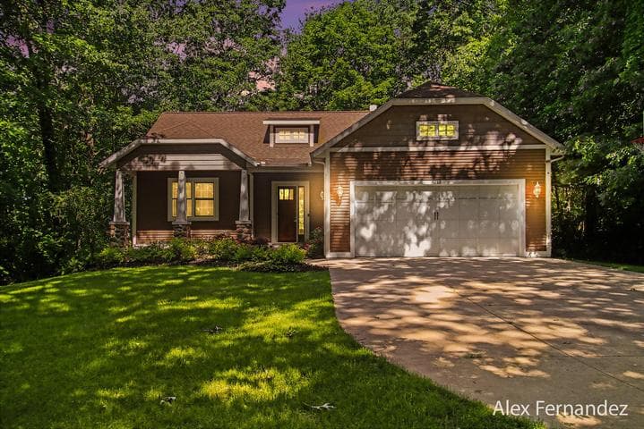 6288 Hawthorne Court, Saugatuck, MI 49453