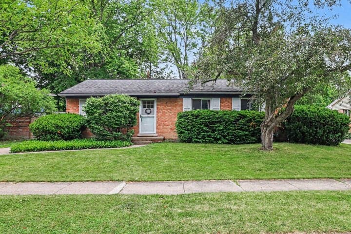 624 Susan Drive, Ann Arbor, MI 48103