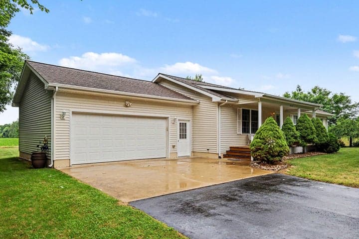 1632 S Parma Road, Parma, MI 49269