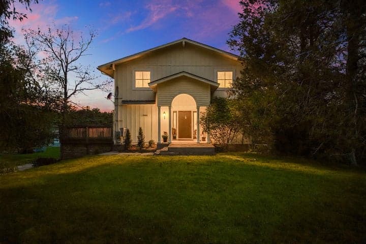 7490 Ledgewood Drive, Fenton, MI 48430