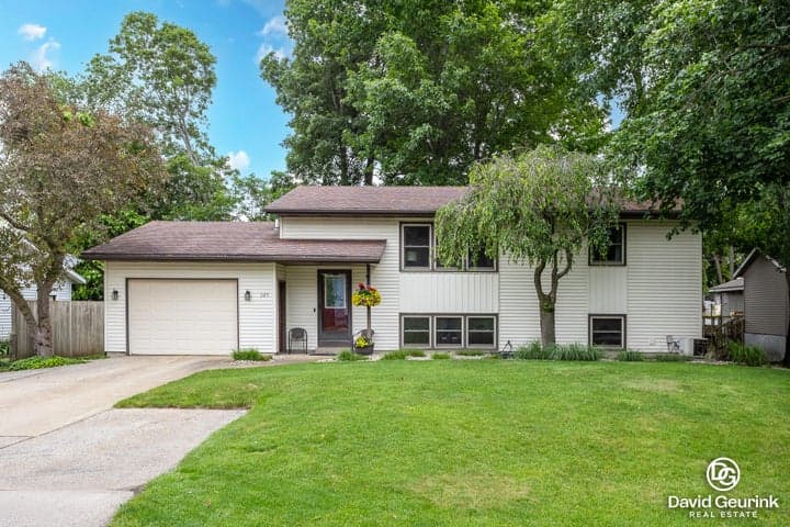 325 N Lindy Street, Zeeland, MI 49464