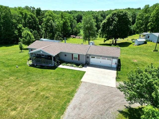 13229 Harder Road, Three Rivers, MI 49093