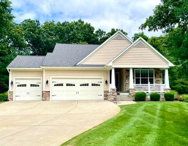 5533 S Red Pine Circle, Kalamazoo, MI 49009
