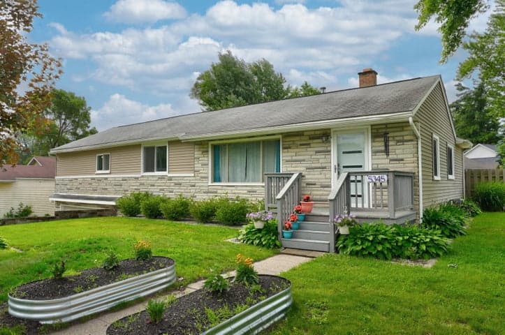 5345 Clinton River Drive, Waterford, MI 48327