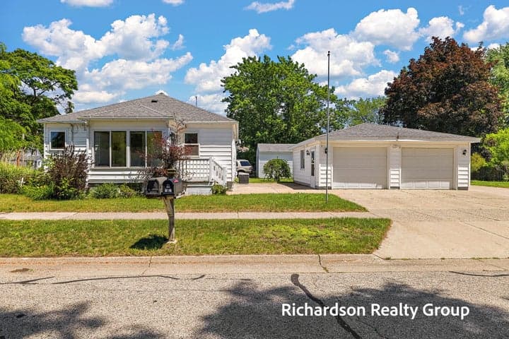 1702 Waverly Avenue, Grand Haven, MI 49417