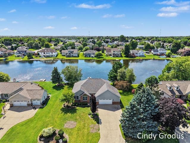 975 Bluff Lake Drive, Zeeland, MI 49464