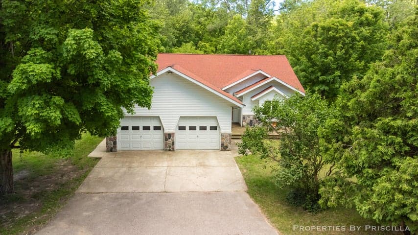 6635 Vinton Avenue NW, Comstock Park, MI 49321