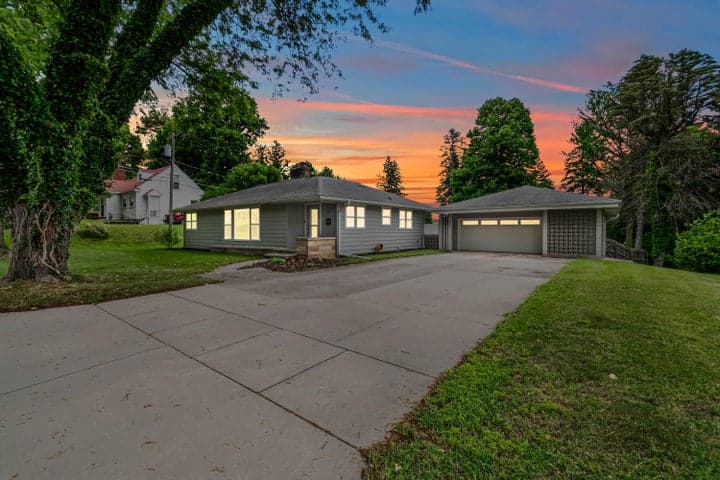 61 Charles Street, Hillsdale, MI 49242