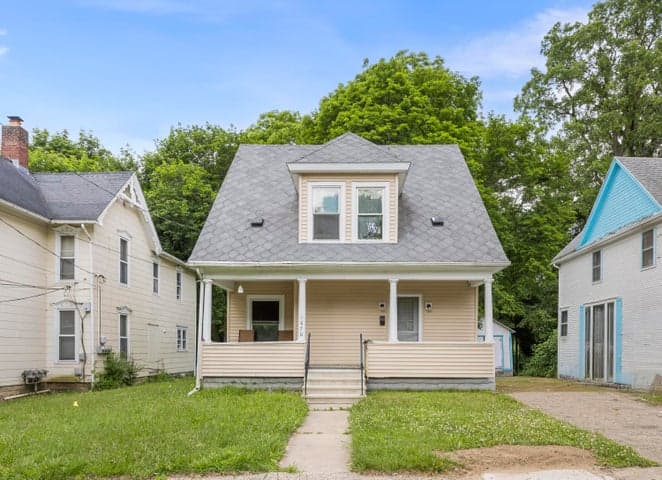 1030 S Jackson Street, Jackson, MI 49203