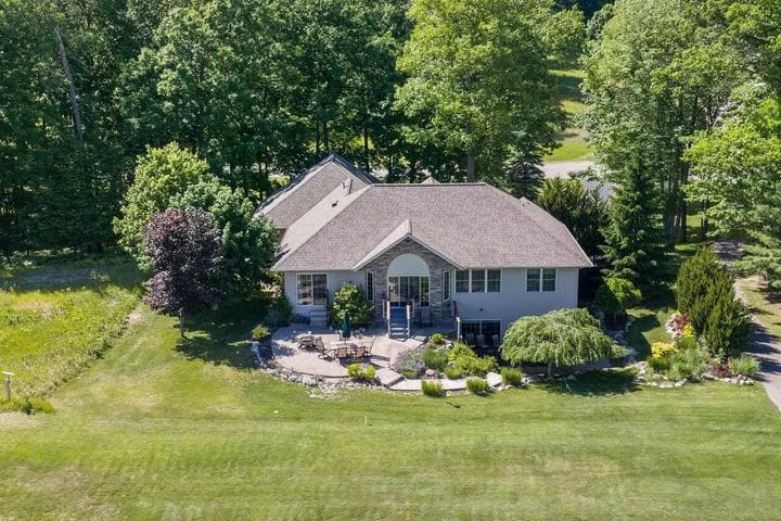 9482 Stonebridge, Canadian Lakes, MI 49346