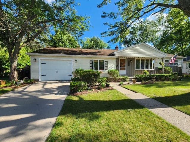 704 Center Drive, Tecumseh, MI 49286
