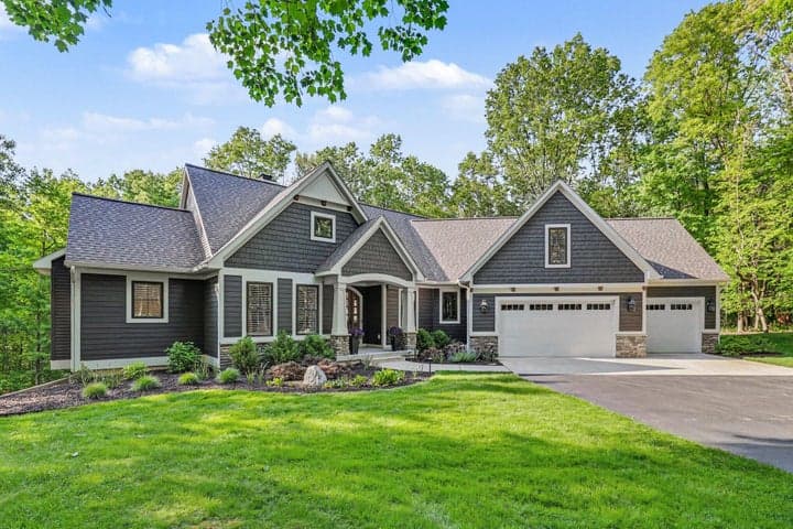 547 Roundtree Drive NE, Ada, MI 49301