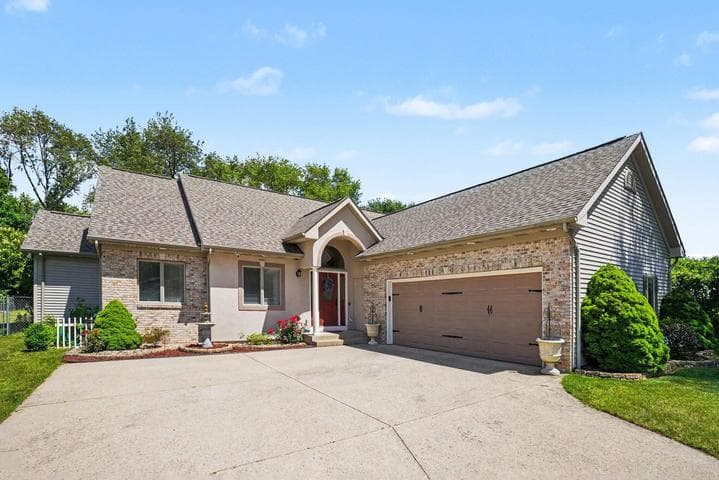 13741 Green Prairie Street, Vicksburg, MI 49097