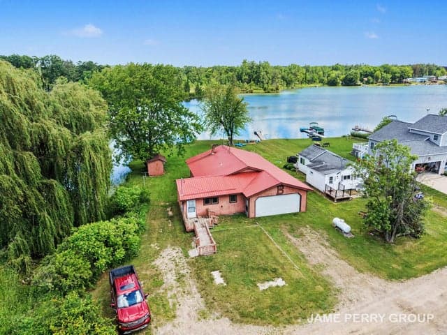 3357 Flint Drive, Sheridan, MI 48884