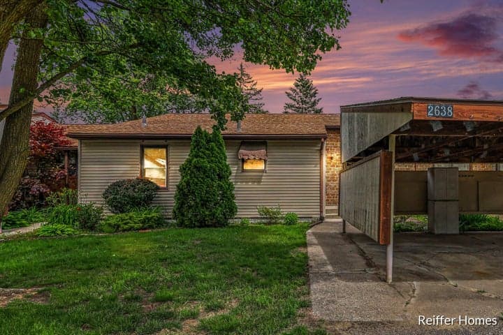 2638 Chatham Woods Drive SE, Grand Rapids, MI 49546