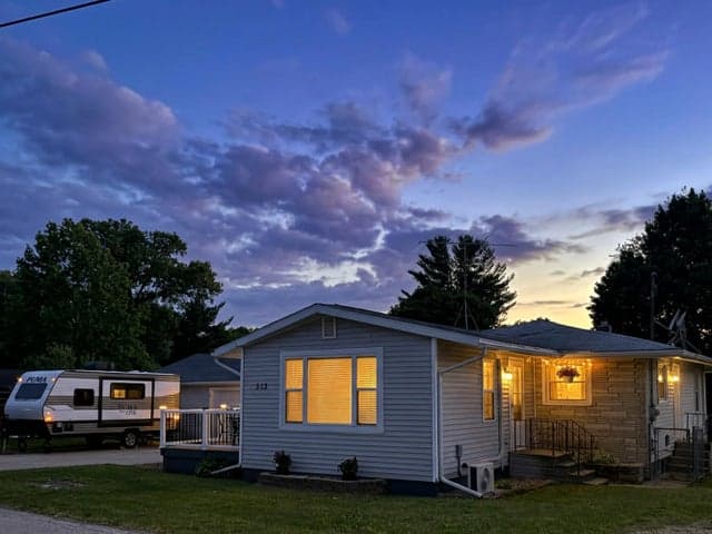 313 Ackerson Lake Drive, Jackson, MI 49201
