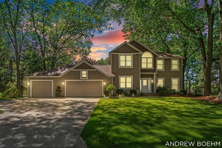 166 Wynwood Court, Holland, MI 49424