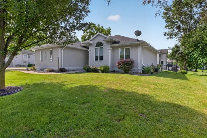 2401 Ridgeway Road, Jackson, MI 49203