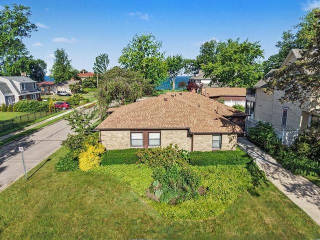 51 Pine Street, South Haven, MI 49090