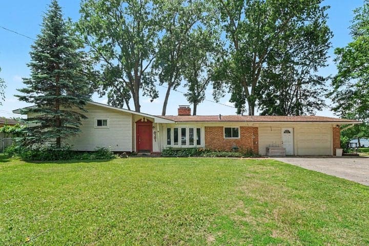 5131 Elizabeth Lake Road, Waterford, MI 48327