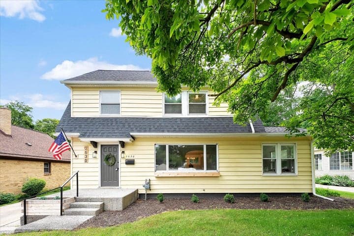 2630 Oakwood Avenue NE, Grand Rapids, MI 49505
