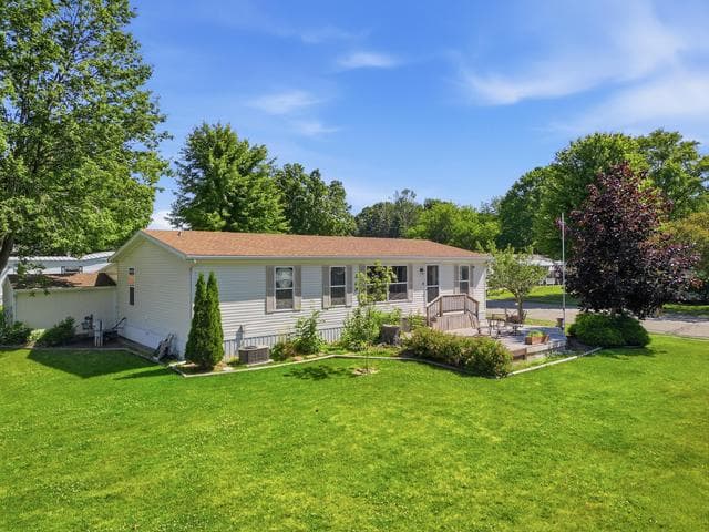 45 Pecan Avenue NE, Cedar Springs, MI 49319