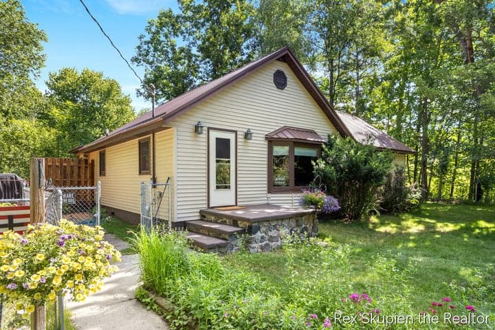 3497 W Baseline Road, White Cloud, MI 49349