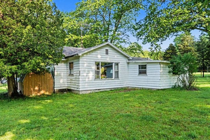 1401 71st Street, Fennville, MI 49408