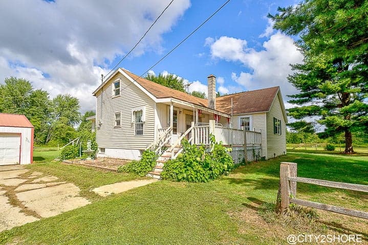 9905 52nd Ave, Allendale, MI 49401