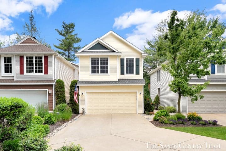 931 Bluff Creek Drive 21, Grand Haven, MI 49417