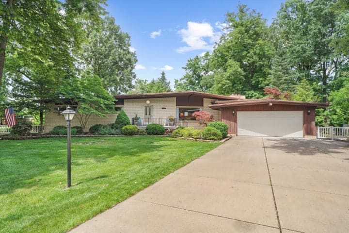 8936 Birchwood Court, Newport, MI 48166