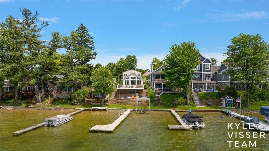 7007 Goldenrod Avenue NE, Rockford, MI 49341