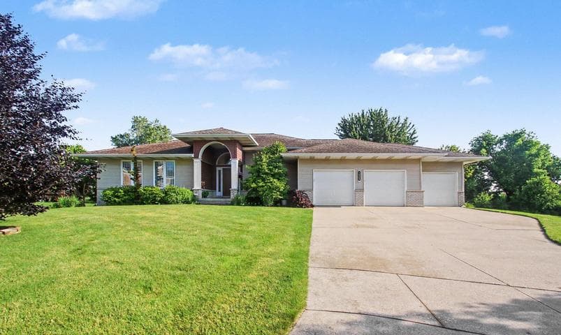 1425 Crystalline Drive SE, Caledonia, MI 49316