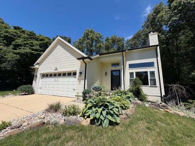 5020 Roundtree Drive, Middleville, MI 49333