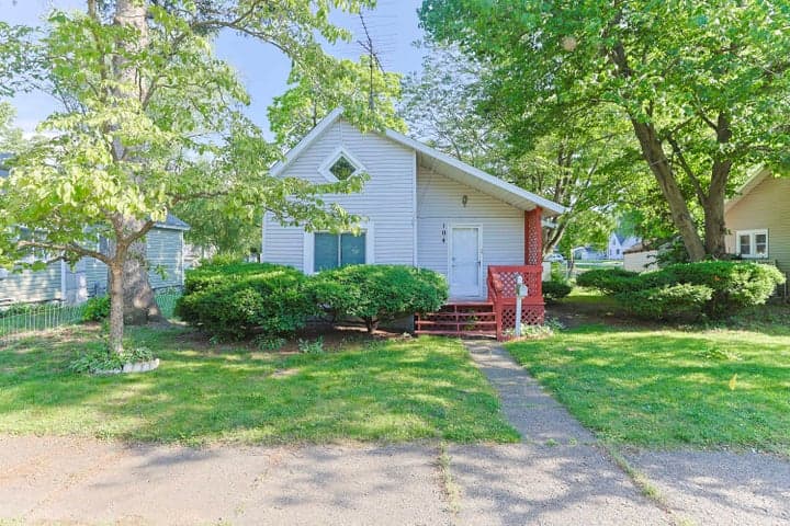 104 Clyborn Street, Dowagiac, MI 49047